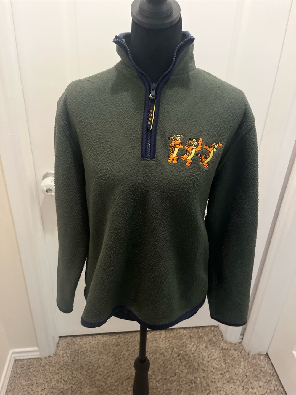 Vintage 90s Disney Winnie the Pooh Tigger Embroidered Fleece Sweater Olive Green